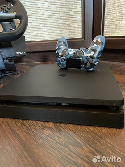 PS 4 Slim, Игровой руль hori