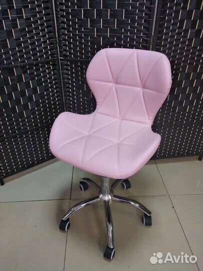 Стул для мастера педикюра, косметолога