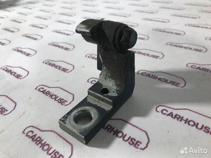 Петля двери передняя левая Volkswagen Passat B5+