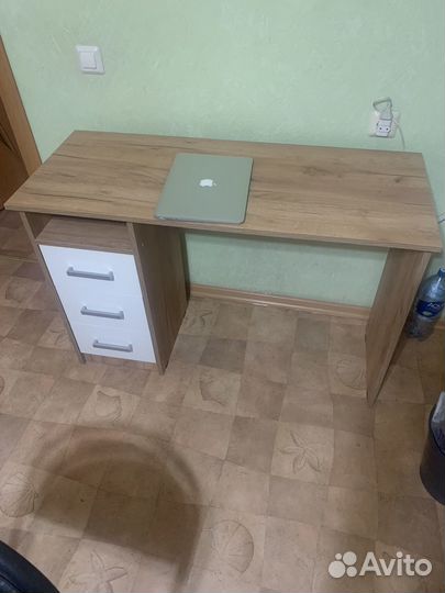 Письменный стол