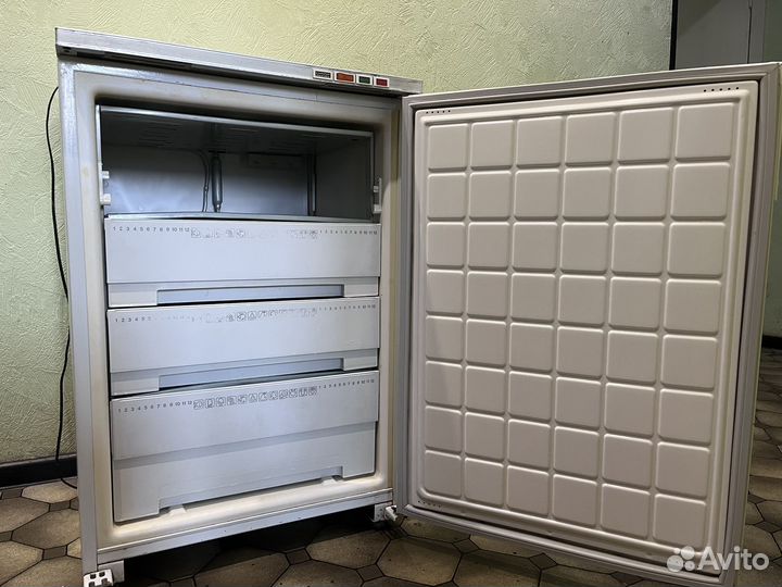 Холодильник Бирюса