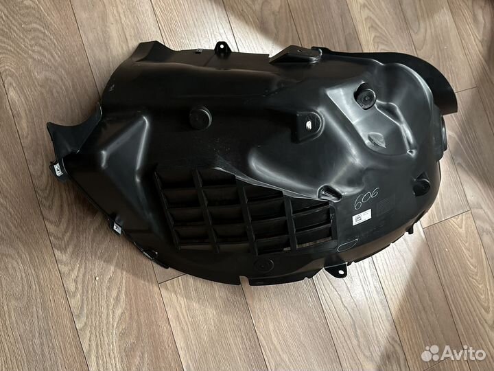 Подкрылок локер перелний левый передняя часть l538