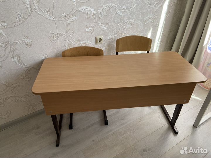 Растущая парта и растущие стулья