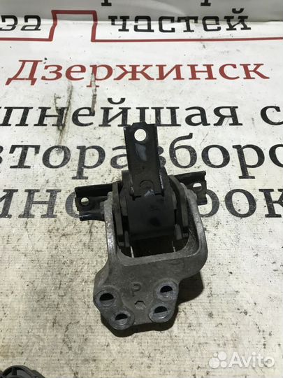 Опора двигателя правая Citroen C-Crosser I (2007—2