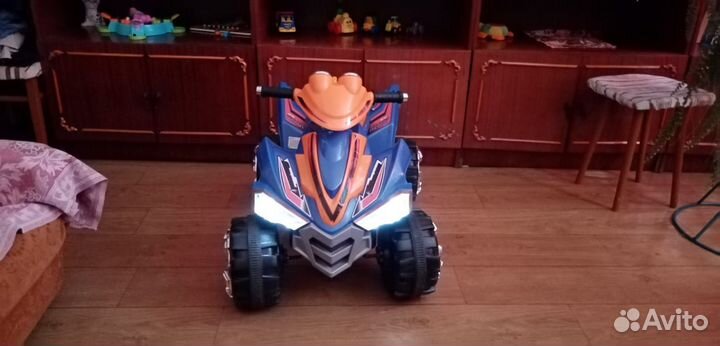 Детский квадроцикл на аккумуляторе