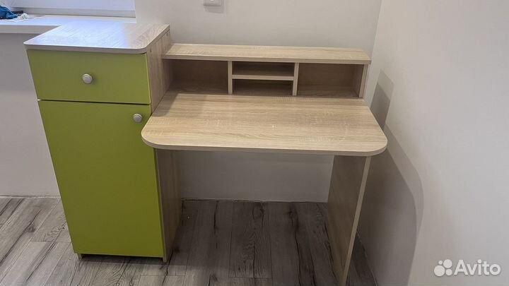 Детский туалетный столик