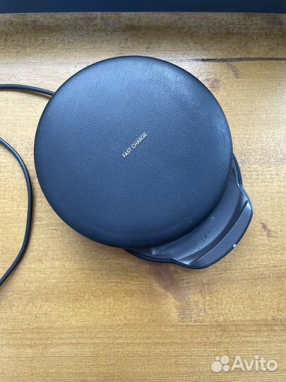 Бесполводное зарядное устройство Samsung EP-PG950