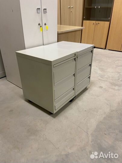 Тумбочка металлическая