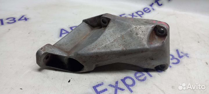 Кронштейн двигателя левый Skoda Superb 1 1.8