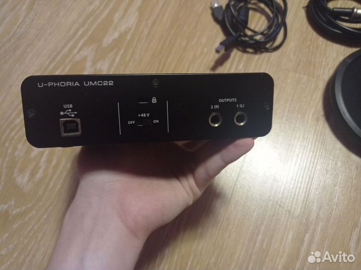 Микрофон akg p220 + behringer u-phoria umc22