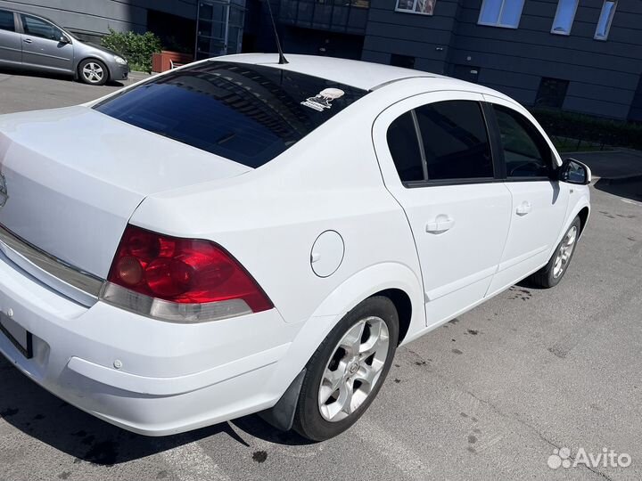 Opel Astra 1.6 МТ, 2013, 240 000 км