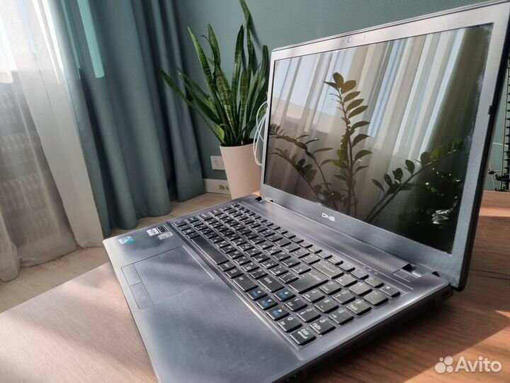 Ноутбук W650EH