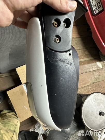 Продам правое зеркало на Тойота королла Е15