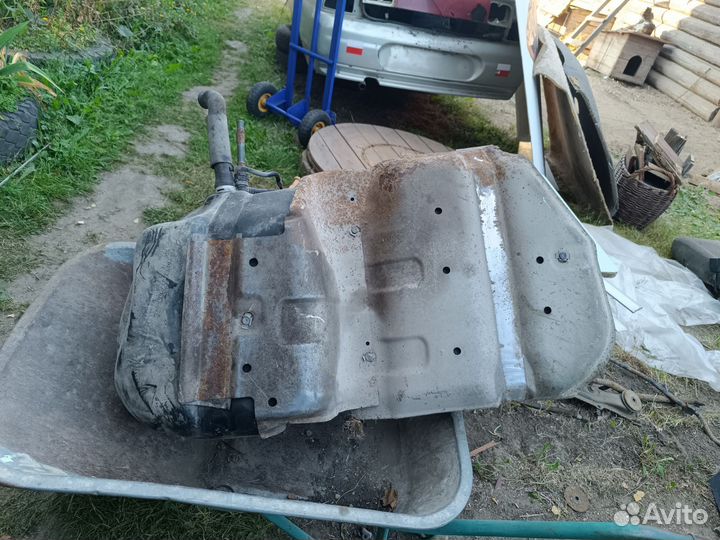 Бензобак Honda CR-V 2