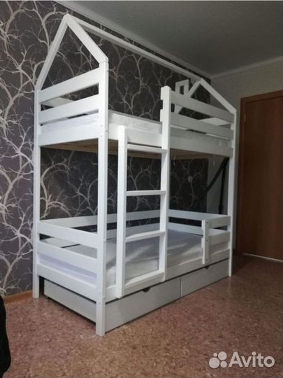 Двухъярусная детская кровать