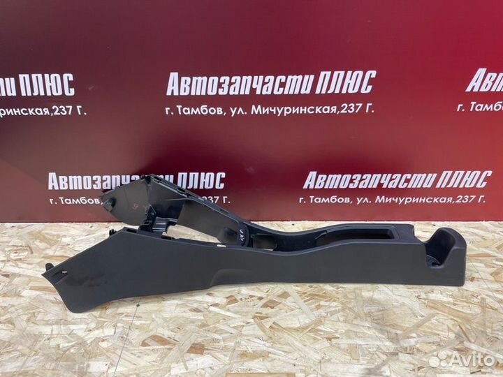 Консоль между сидений LADA X-Ray