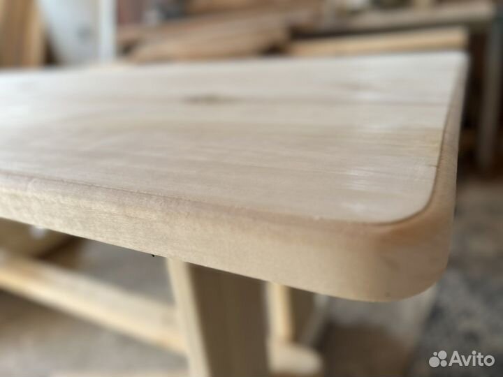 Стол обеденный