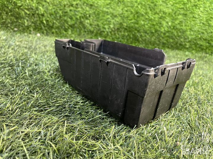 Корпус блока предохранителей передний левый Toyota