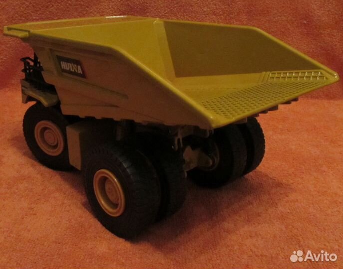 Off Highway Dump Truck, Die Cast Metal в коробке