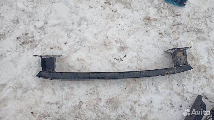 Усилитель переднего бампера Ford Focus 3