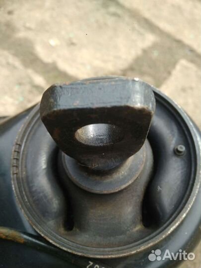 На Mitsubishi Asx задний правый рычаг ступица