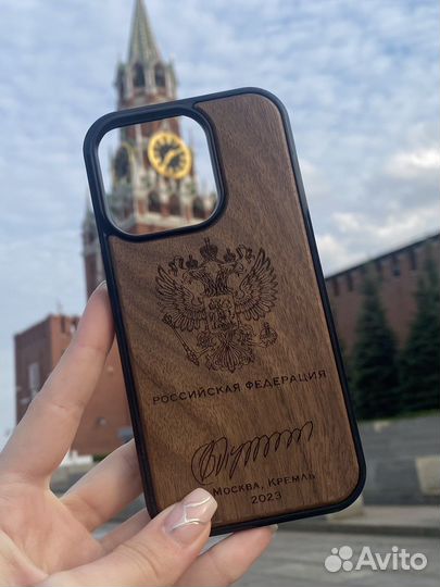 Деревянный чехол на iPhone