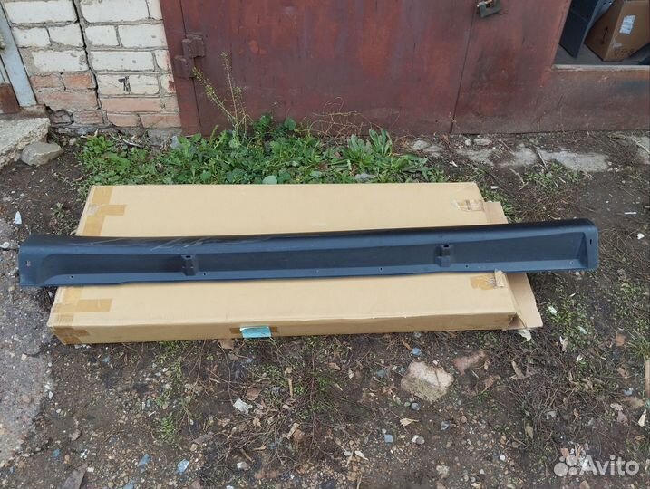 Накладка порога правого mitsubishi outlander