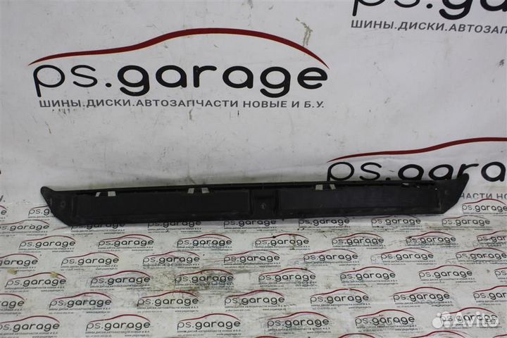 Направляющая заднего бампера Opel Astra H