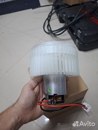 Вентилятор печки Volvo XC90, S60, S80, XC70