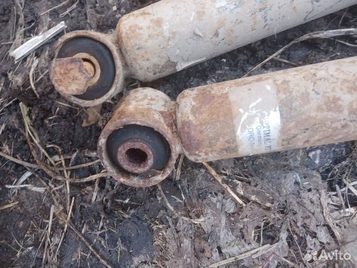 Амортизатор задний Volkswagen Jetta 2