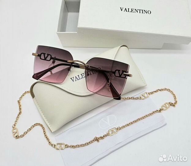 Солнцезащитные очки женские Valentino