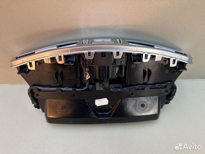 Дефлектор обдува центральный Mercedes W221