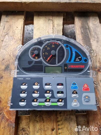 Manitou Панель приборов