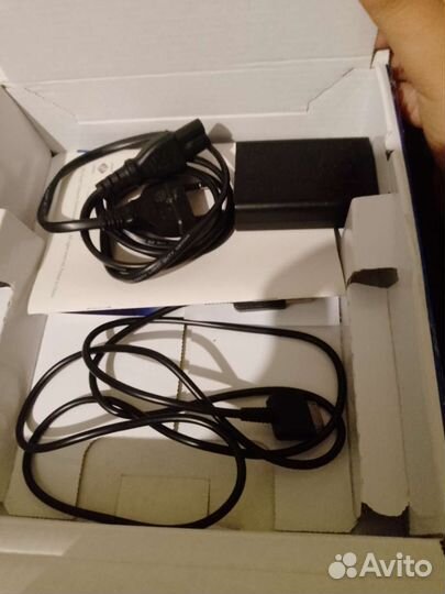 Sony Vita PCH-1008 (микро сд с картой памяти)