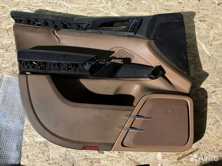 Обшивка передней левой двери Cayenne 958 по частям