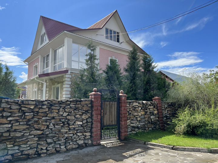 Дом 201 м² на участке 11 сот.