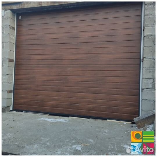 Секционные ворота для гаража alutech