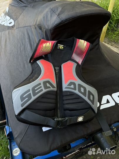 Спасательный жилет seadoo