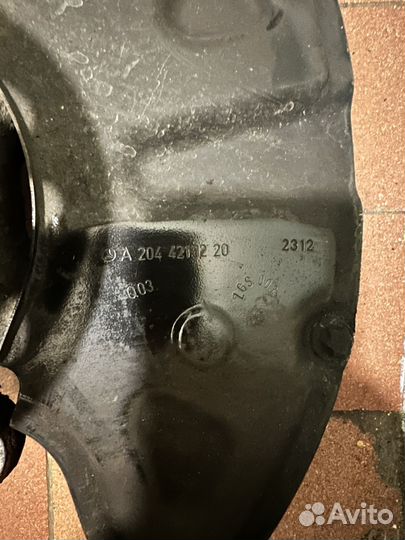 Поворотный кулак передний правый GLK 300 X204