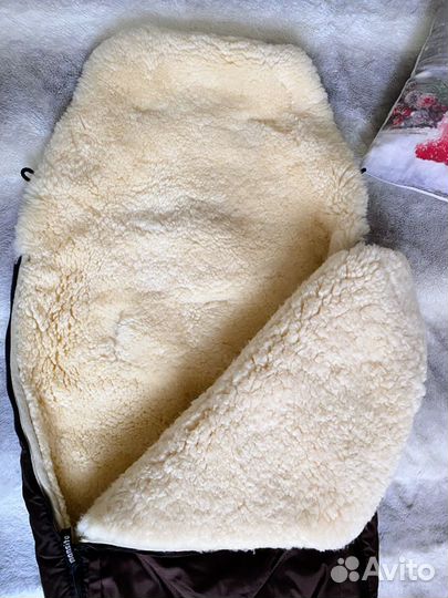 Меховой конверт из овчины в коляску