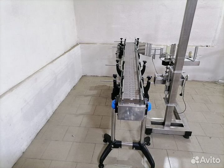 Этикетавтомат EtiKon для наклейки на канистры