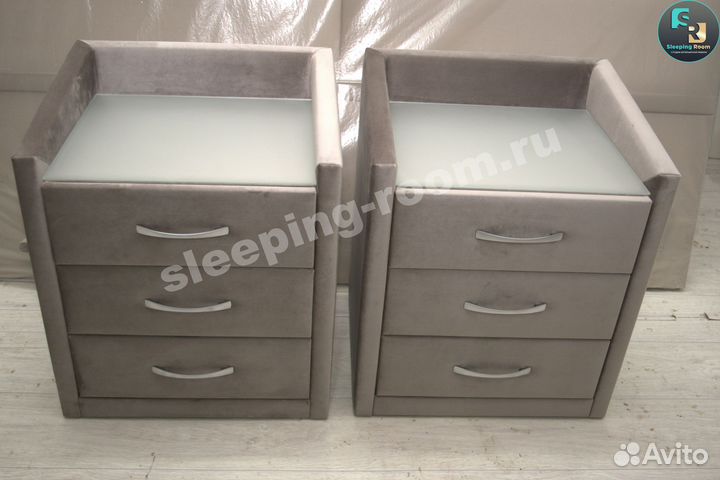 Две прикроватные тумбы