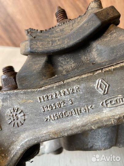 Кронштейн кпп Renault Duster