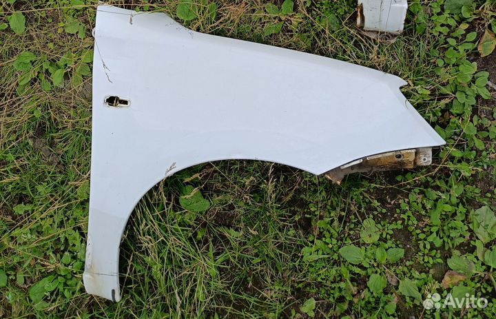 Крыло правое/левое Гранта Калина2 240 Белое облако