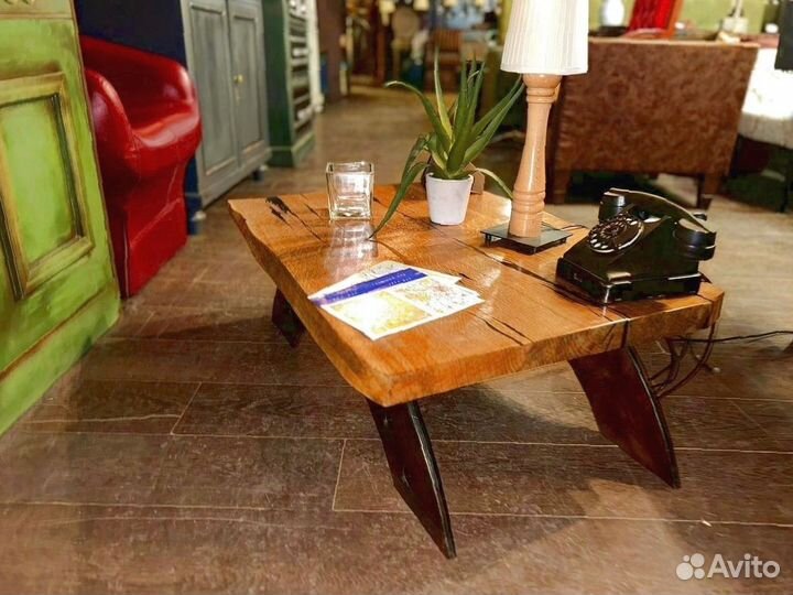 Низкий столик из массива