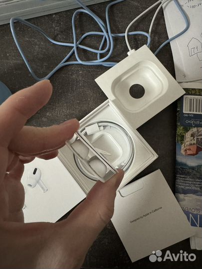 Коробка от airpods pro