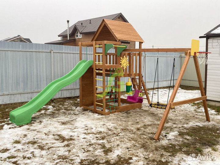 Детская уличная площадка