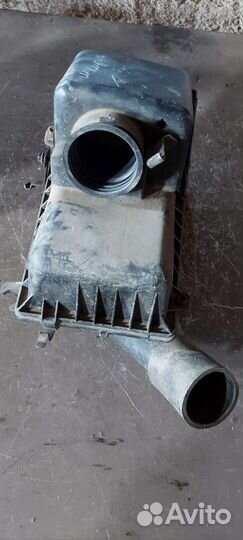 Корпус воздушного фильтра на Kia Shuma