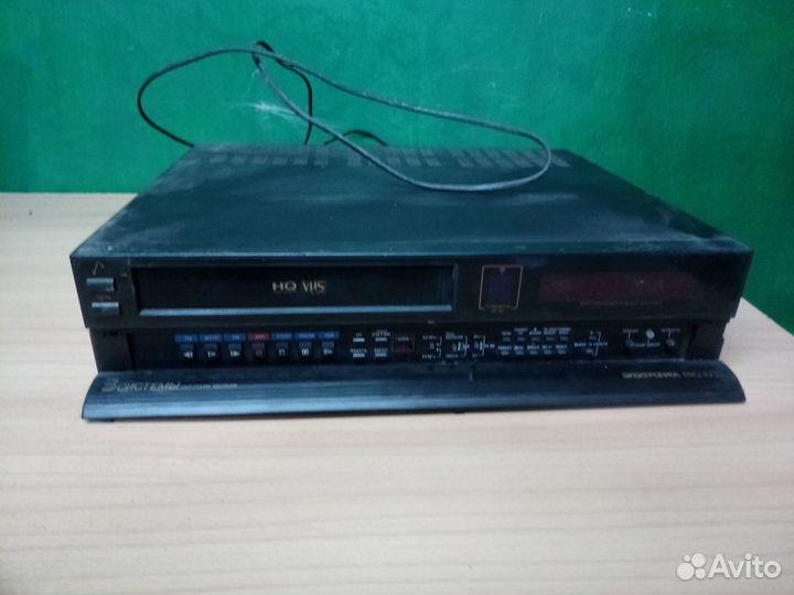 Видеомагнитофон,видеоплеер в