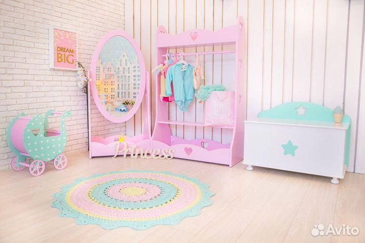 Напольная вешалка для маленьких модниц